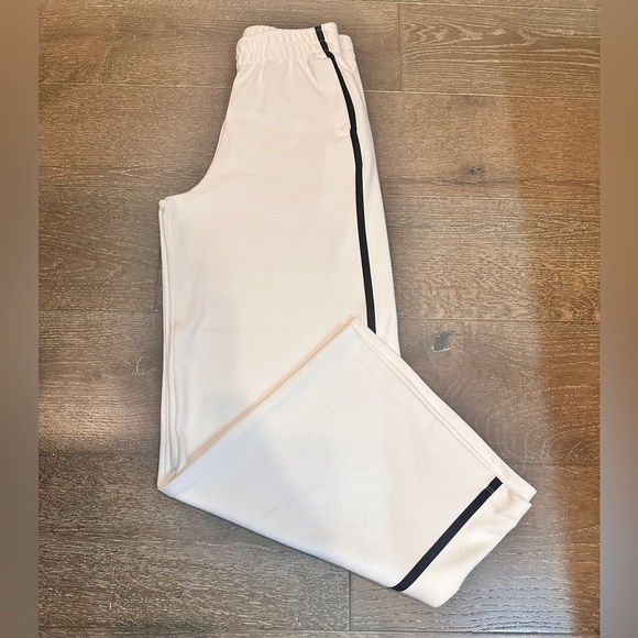 PerfectWhiteTee Sweatpant - Picture 6 of 7